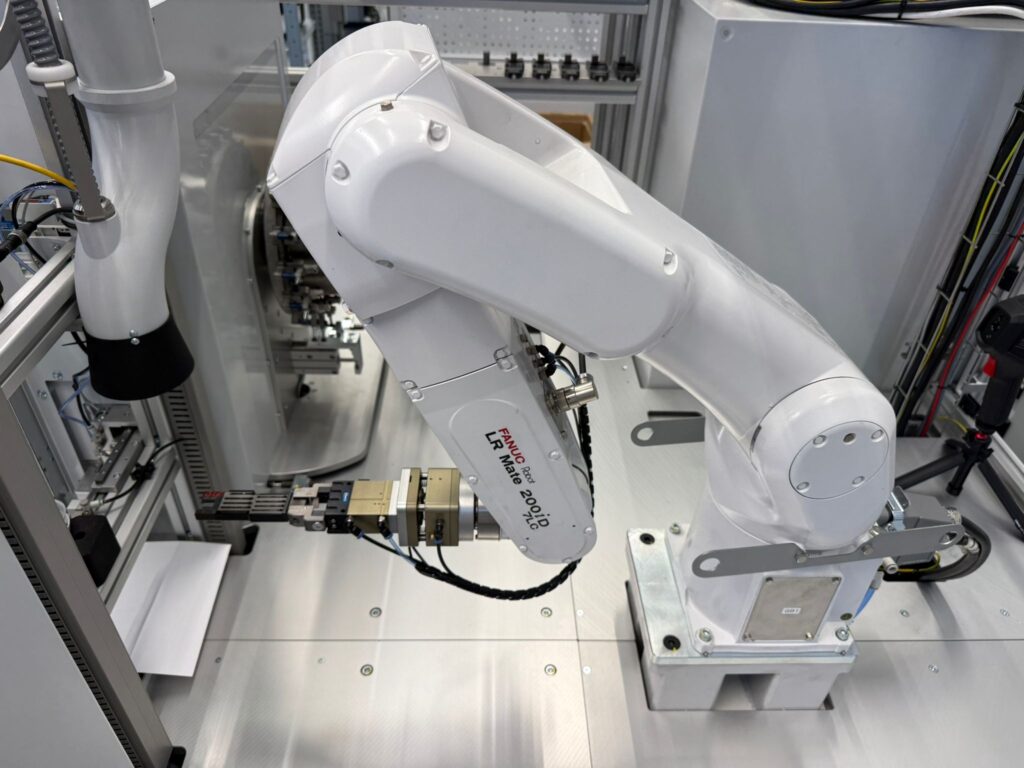 robot assembly cell, plasma treatment, induction, pick and place